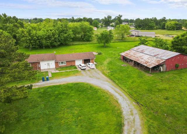 Property at 811 W 15th St, Johnston City, IL 62951, 3 beds, 2 baths