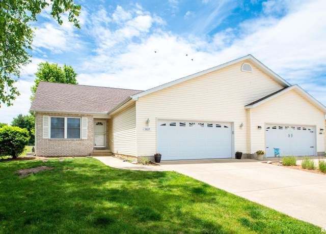 Property at 2417 Mount Vernon Ct, Pekin, IL 61554, 2 beds, 2 baths