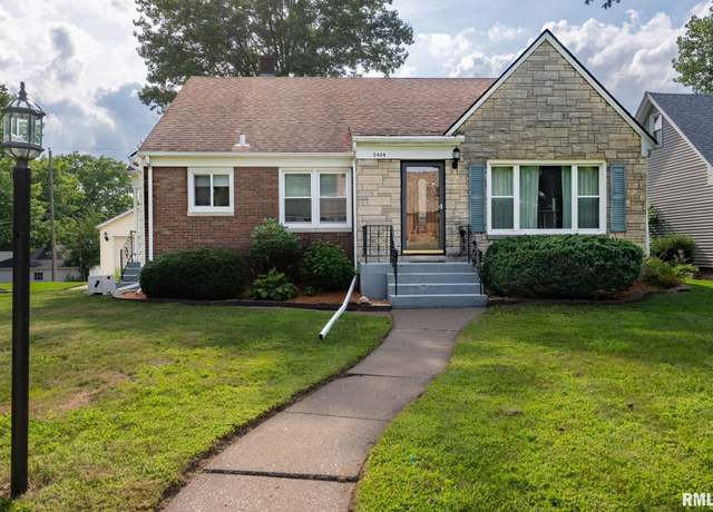 Property at 2424 Armil Pl, Davenport, IA 52804, 3 beds, 2 baths