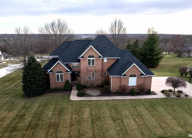 Property at 3510 Timberline Dr, Quincy, IL 62305, 5 beds, 4.5 baths