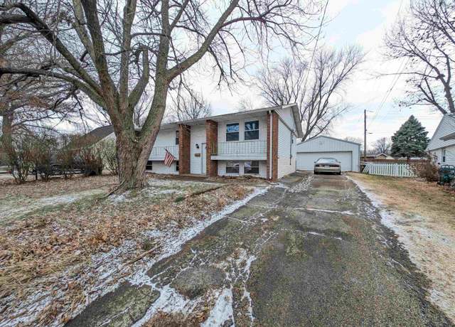 Property at 1709 Florence Ave, Pekin, IL 61554, 4 beds, 1 bath