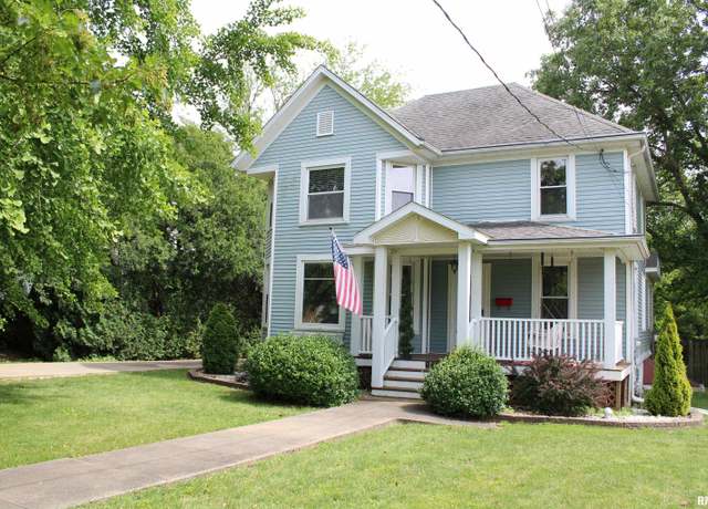 Property at 322 E Vernon St, Farmington, IL 61531, 3 beds, 2.5 baths