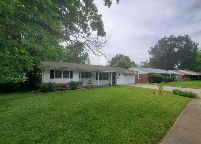 Property at 614 S Skyline Dr, Carbondale, IL 62901, 3 beds, 1.5 baths
