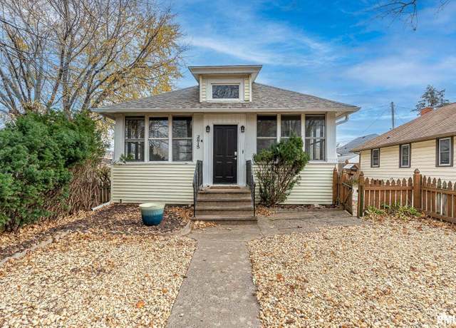 Property at 2815 Dubuque St, Davenport, IA 52803, 2 beds, 1 bath