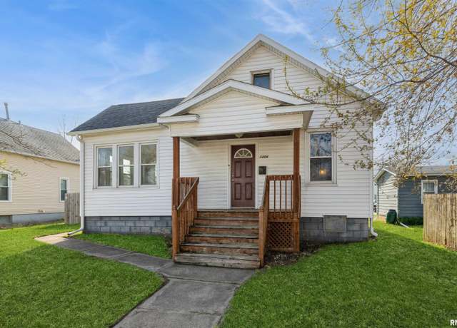 Property at 1304 38th St, Rock Island, IL 61201, 3 beds, 1 bath