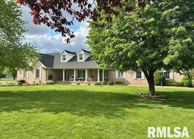 Property at 104 Edlen Ln, Jacksonville, IL 62650, 3 beds, 2.5 baths