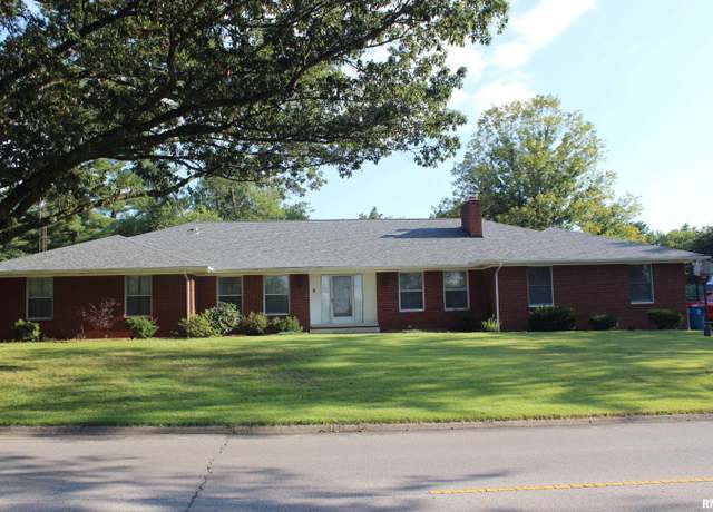 Property at 1225 E Calumet St, Centralia, IL 62801, 6 beds, 4 baths
