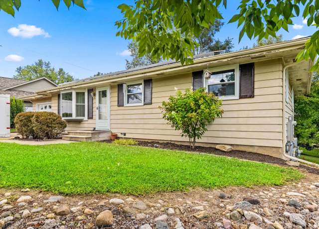 Property at 5227 W Airways Rd, Peoria, IL 61607, 3 beds, 1 bath