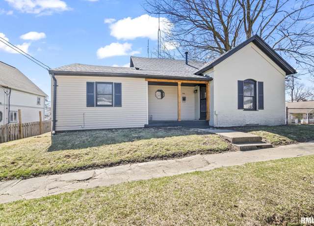 Property at 554 W Monroe St, Petersburg, IL 62675, 2 beds, 1 bath