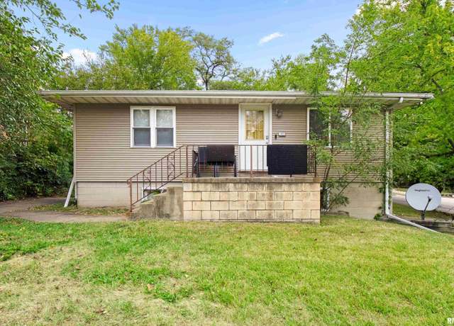 Property at 2103 E Harvard Ave, Peoria, IL 61614, 3 beds, 2 baths