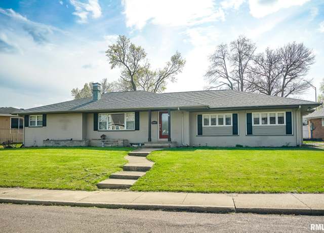 Property at 3721 N Lynnwood Pl, Peoria, IL 61614, 3 beds, 1.5 baths
