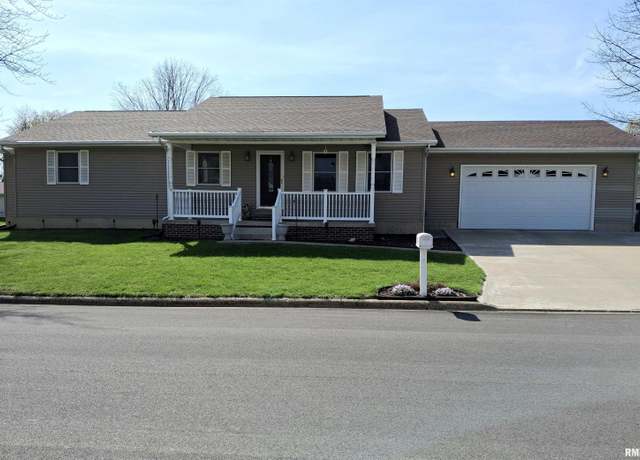 Property at 800 N 12th Ave, Canton, IL 61520, 3 beds, 3 baths