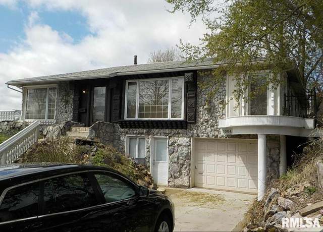 Property at 1004 College Ave, Davenport, IA 52803, 4 beds, 4 baths