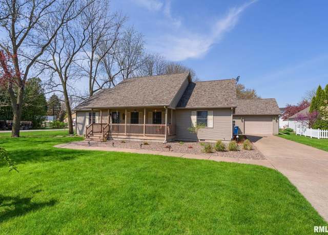 Property at 807 NW 3rd Ave, Aledo, IL 61231, 3 beds, 2.5 baths
