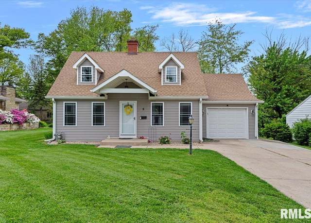 Property at 5 Sunset Dr, Jacksonville, IL 62650, 4 beds, 2.5 baths