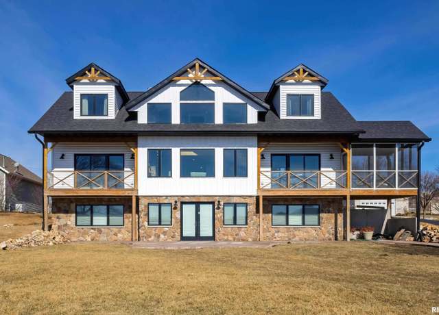 Property at 1403 SW Canal Shore Dr, Le Claire, IA 52753, 4 beds, 2.5 baths