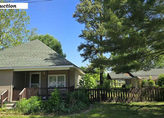 Property at 1405 W Harrison St, Herrin, IL 62948, 2 beds, 1 bath