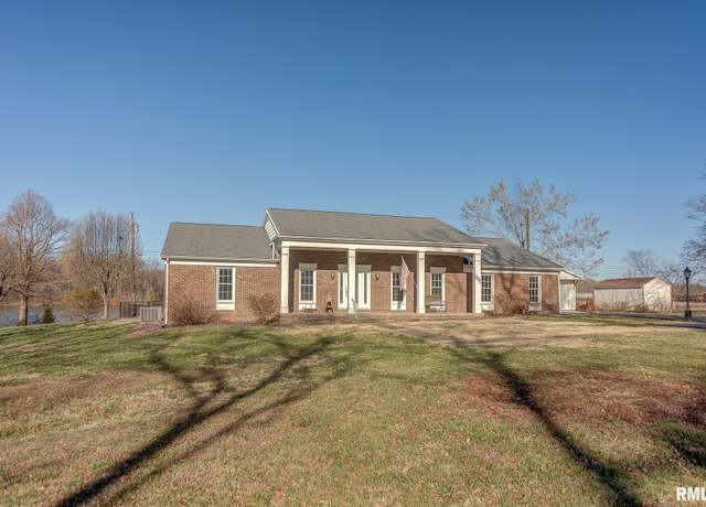 Property at 333 N Lakeview Dr, Salem, IL 62881, 4 beds, 2.5 baths