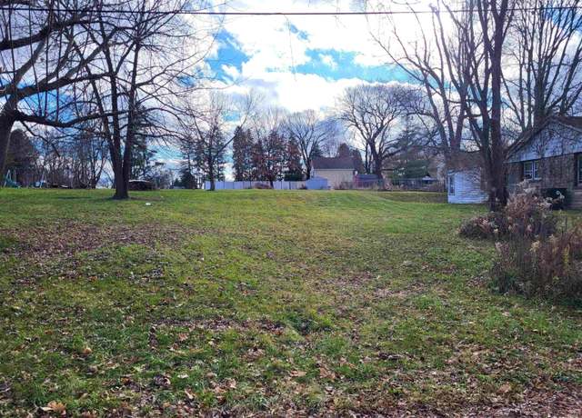 Property at 302 Caroline St, Creve Coeur, IL 61610