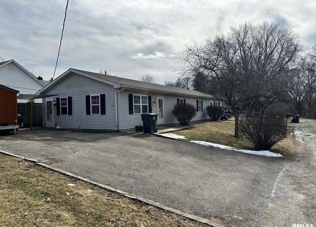 Property at 754 W Walnut St, Canton, IL 61520, 4 beds, 2 baths
