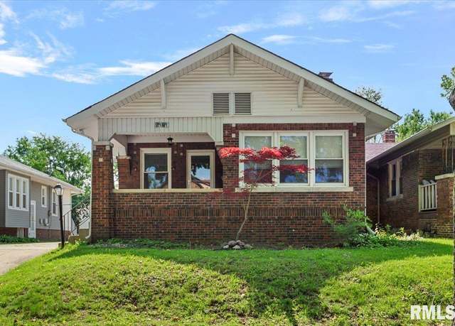 Property at 2141 S 4th St, Springfield, IL 62703, 2 beds, 1.5 baths