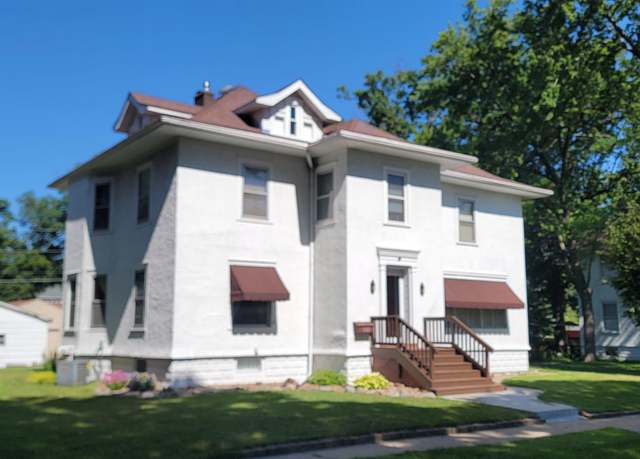 Property at 1612 28th St, Rock Island, IL 61201, 4 beds, 2 baths