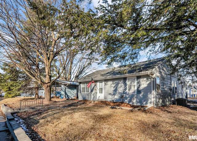Property at 2910 Central Ave, Bettendorf, IA 52722, 3 beds, 1 bath