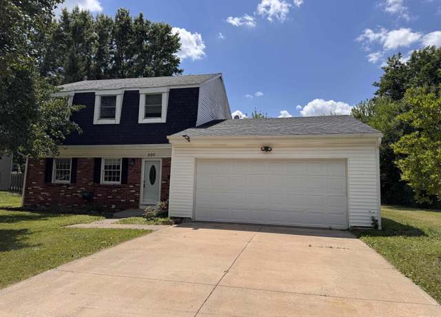 Property at 500 Meadow Dr, Macomb, IL 61455, 3 beds, 2.5 baths