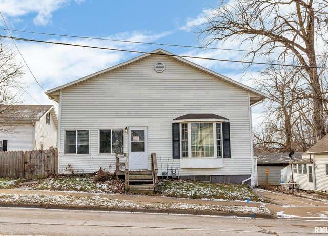 Property at 1105 Spring St, Burlington, IA 52601, 3 beds, 1.5 baths