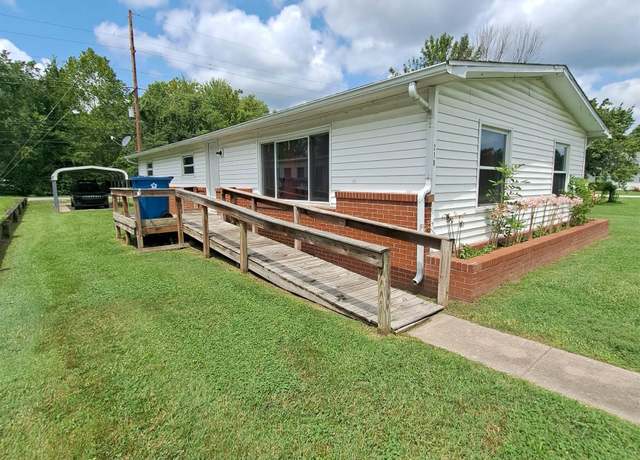 Property at 210 N Chestnut St, Desoto, IL 62924, 3 beds, 1 bath