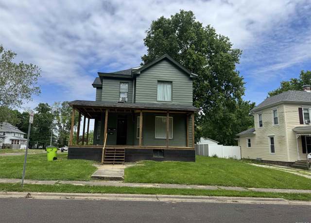 Property at 201 S Elm St, Washington, IL 61571, 4 beds, 3 baths