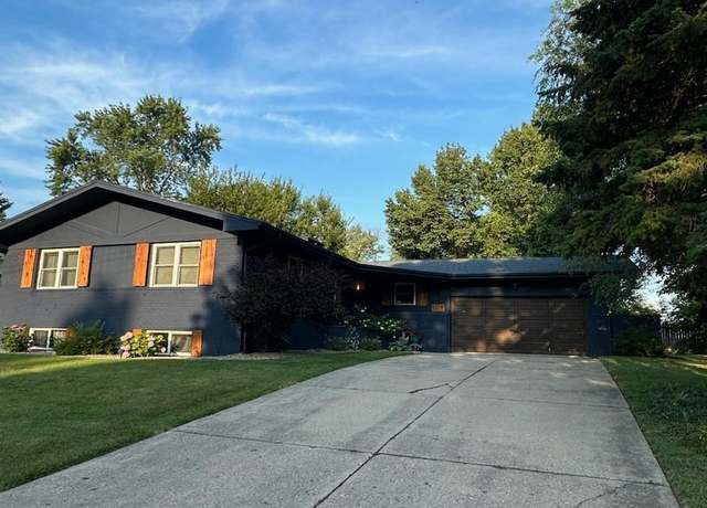 Property at 5215 N Sherbrook Ave, Peoria, IL 61614, 4 beds, 2.5 baths