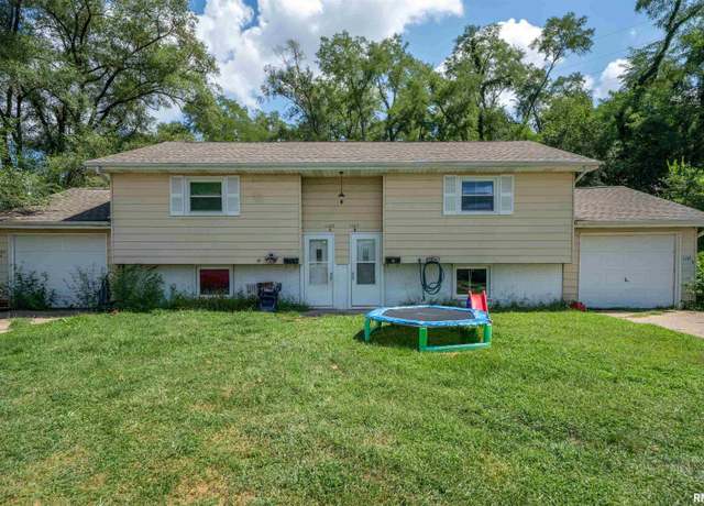 Property at 1107 Eisenhower Dr, Pekin, IL 61554, 4 beds, 4 baths