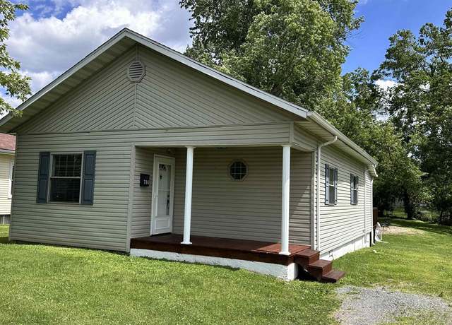 Property at 706 S Pine St, Zeigler, IL 62999, 2 beds, 1 bath