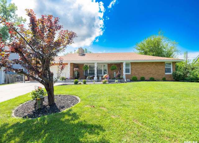 Property at 635 W Knoll Crest Dr, Peoria, IL 61614, 4 beds, 2.5 baths