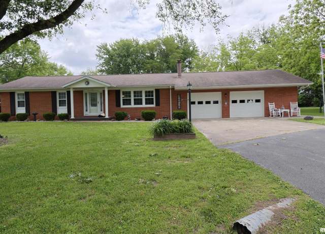 Property at 21 Crestwood, Centralia, IL 62801, 3 beds, 2.5 baths