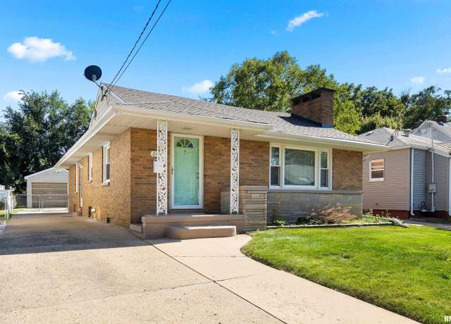 Property at 2400 W Callender Ave, West Peoria, IL 61610-4, 3 beds, 2 baths