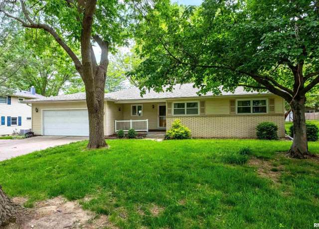 Property at 3816 Woodland Ct, Davenport, IA 52807, 3 beds, 2 baths