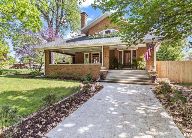 Property at 204 Tremont St, Lincoln, IL 62656, 5 beds, 4 baths