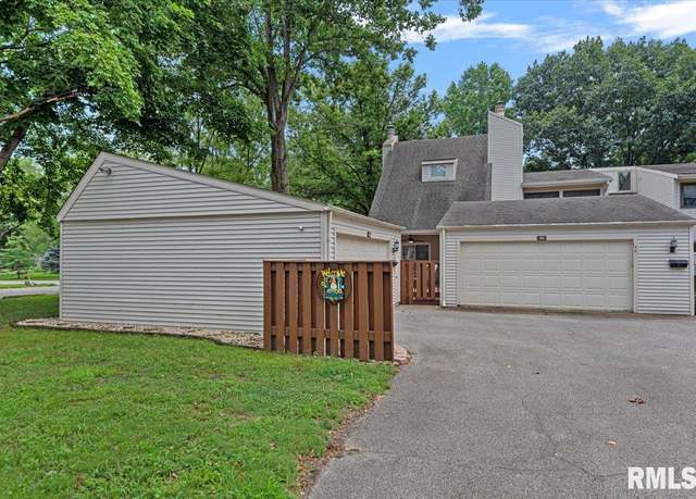 Property at 55 Country Pl, Springfield, IL 62703, 3 beds, 2.5 baths