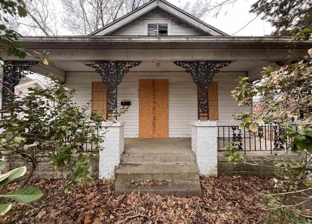 Property at 417 W Monroe St, Carbondale, IL 62901, 3 beds, 1 bath