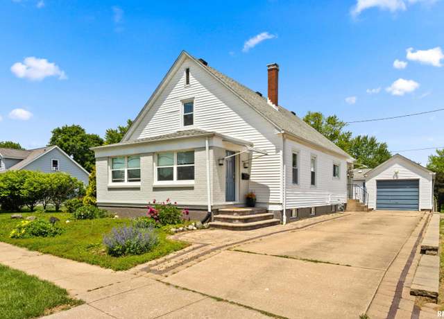 Property at 411 E Jefferson St, Washington, IL 61571, 4 beds, 1.5 baths