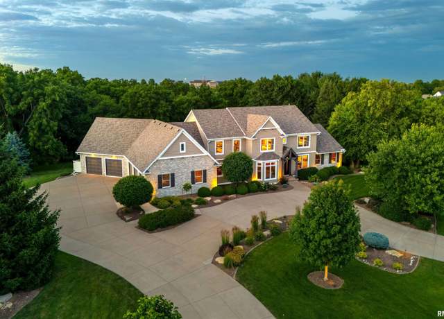 Property at 2320 Cromwell Cir, Davenport, IA 52807, 7 beds, 5 baths