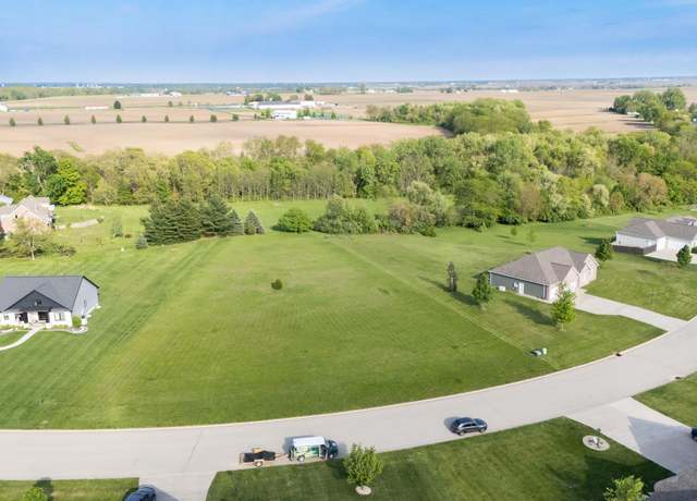 Property at 116 Lost Creek Ct, Pekin, IL 61554