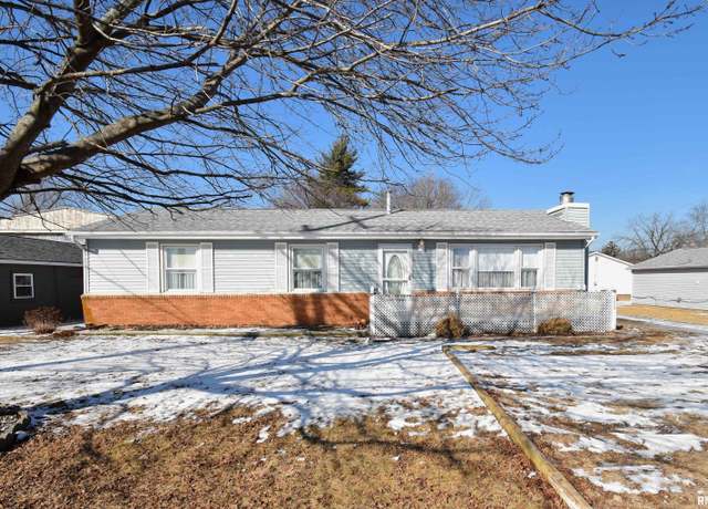 Property at 602 W Muller Rd, East Peoria, IL 61611-0000, 3 beds, 1.5 baths