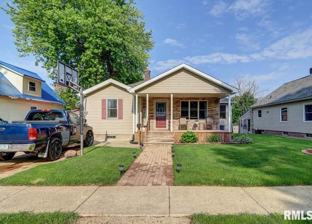 Property at 2410 Barker St, Clinton, IA 52732, 3 beds, 2 baths