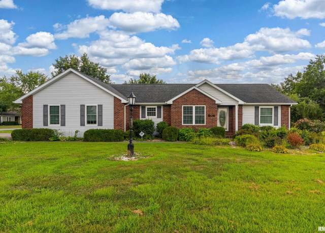 Property at 401 Bogie Dr, Herrin, IL 62948, 3 beds, 2.5 baths