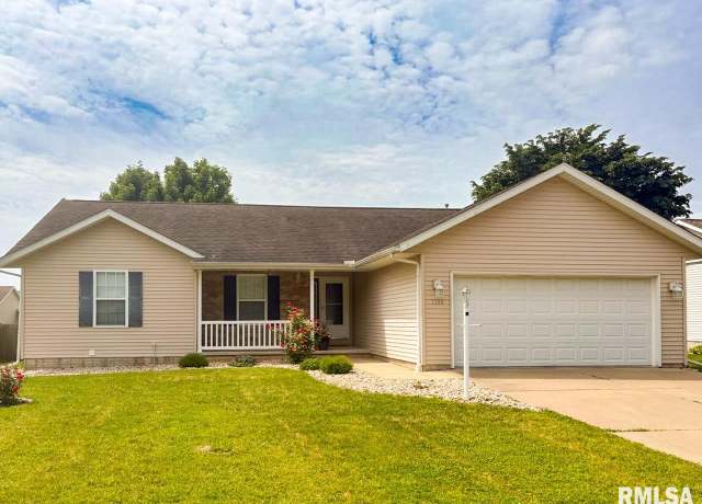 Property at 1504 W Cloverdale Rd, Chillicothe, IL 61523, 4 beds, 3 baths
