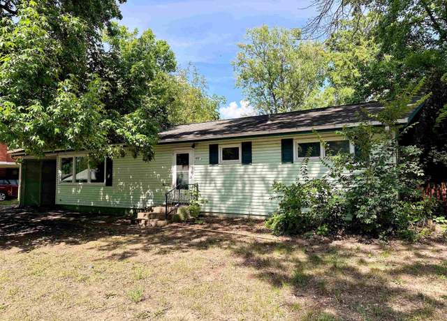 Property at 607 S Skyline Dr, Carbondale, IL 62901, 3 beds, 1.5 baths