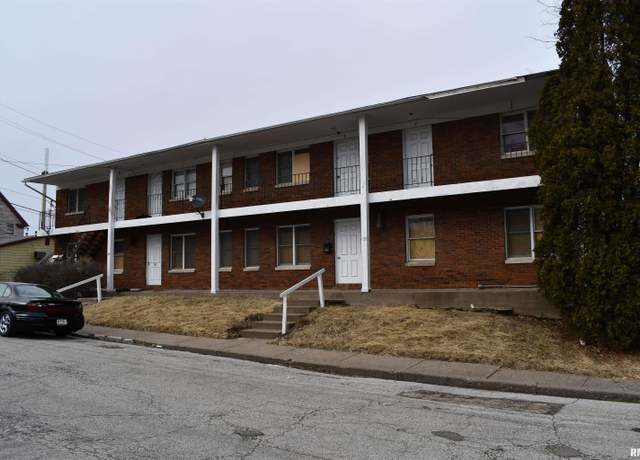 Property at 122 E 17th St, Davenport, IA 52803, 4 beds, 4 baths